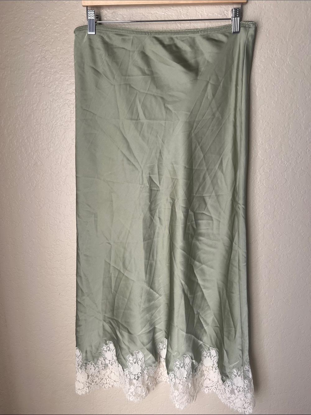 NWT house of Harlow pistachio green satin lace trim slip skirt - Picture 2 of 6